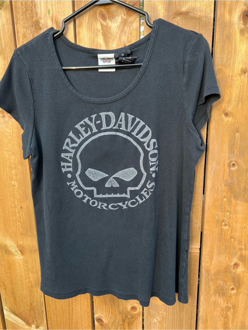 Harley-Davidson Black Tee with Gray Skull Emblem